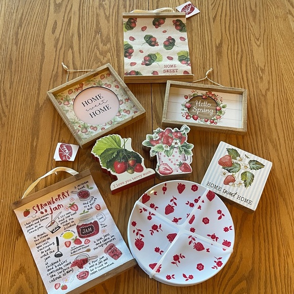 Strawberry Themed Kitchen Decor Set 🍓🌺 - Picture 1 of 4